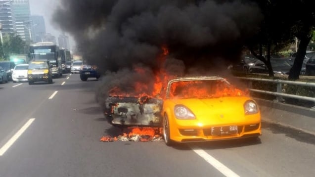 Penyebab Mobil Terbakar Saat Dikemudikan