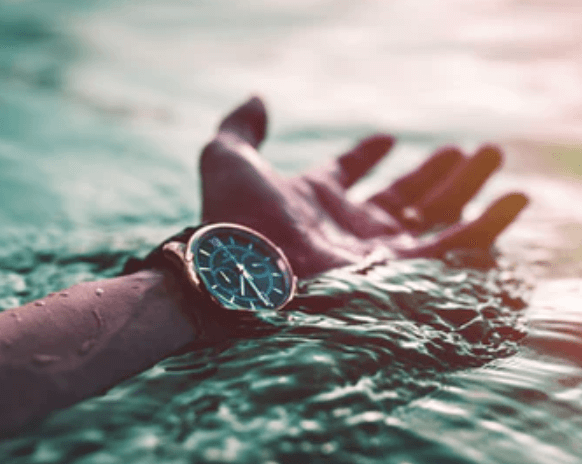 jam tangan kemasukan air