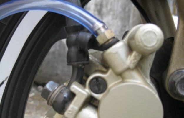 Cara Mengganti Minyak Rem Motor: Waspadai Angin Palsu 1