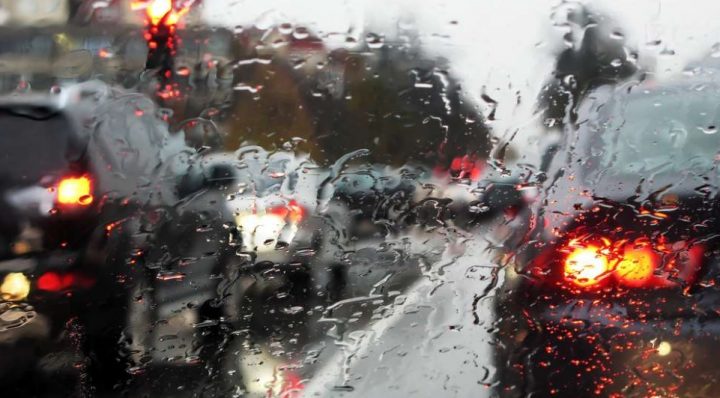 Cek Komponen Mobil Saat Musim Hujan