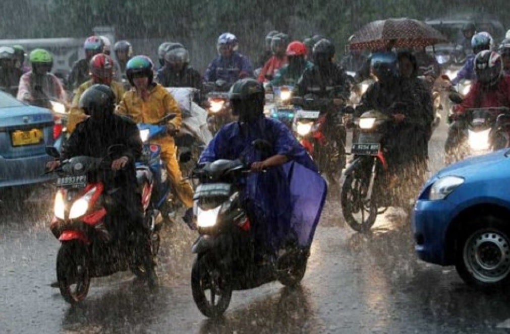 Mengendarai Mobil Saat Hujan Deras: Yuk, Simak Tipsnya Agar Aman! 2