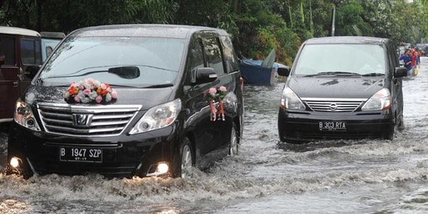 Komponen Mobil Terkena Banjir